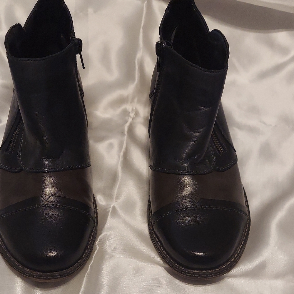 Remonte Two-Tone Ankle Boots in Black and Brown